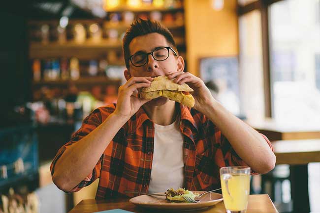 eating food in dream meaning