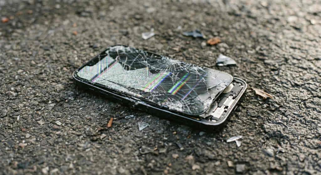 Spiritual-Meanings-of-a-Broken-Phone-in-a-Dream