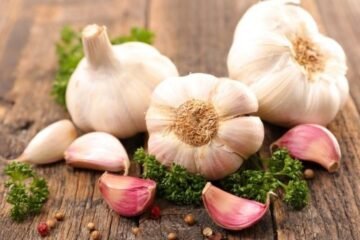 7 Spiritual Meanings of Garlic: Protection & Purification