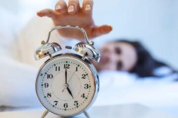 9 Meanings of Waking Up at 5 AM Spiritually